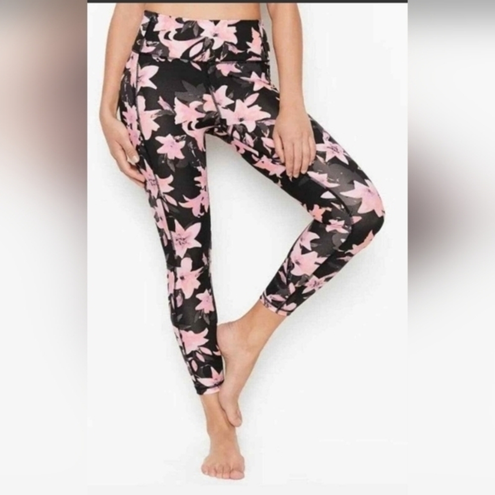 Victoria's Secret Essential High Rise - Picture 2 of 8